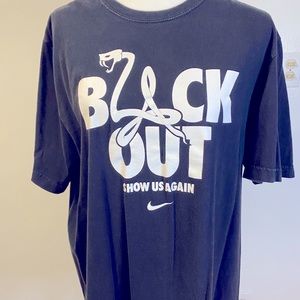 Kobe Bryant / Staples Center game issued T - Shirt